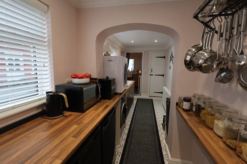 Kitchen- click for photo gallery